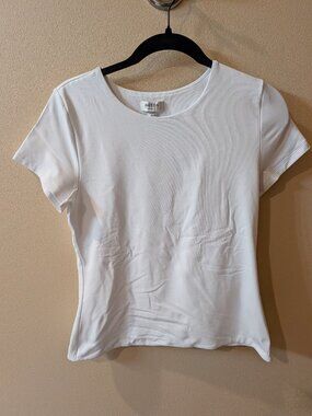 Aritzia Contour T-shirt size XL
